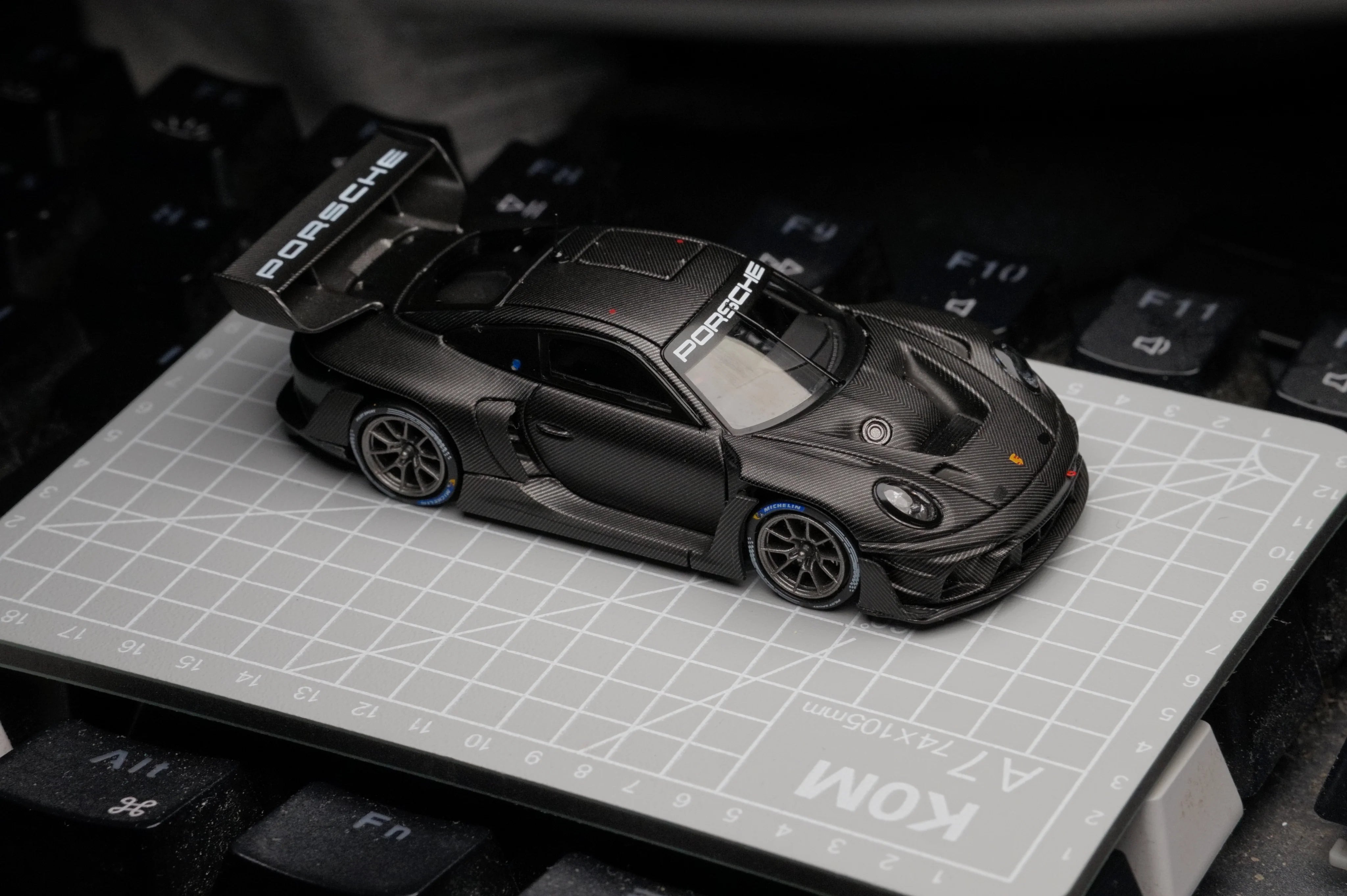 HKM 1:64 保时捷 911 (992) GT3 R Rennsport - 灰色