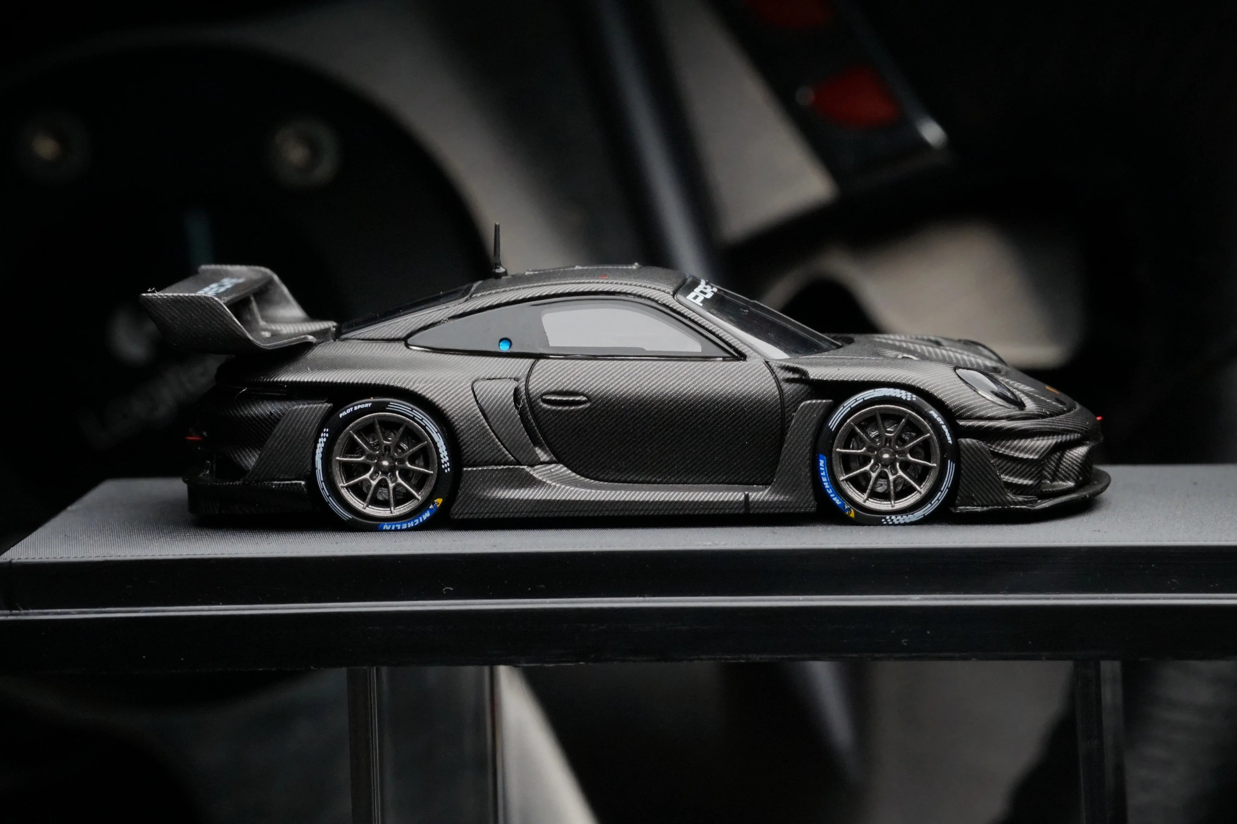 HKM 1:64 保时捷 911 (992) GT3 R Rennsport - 灰色
