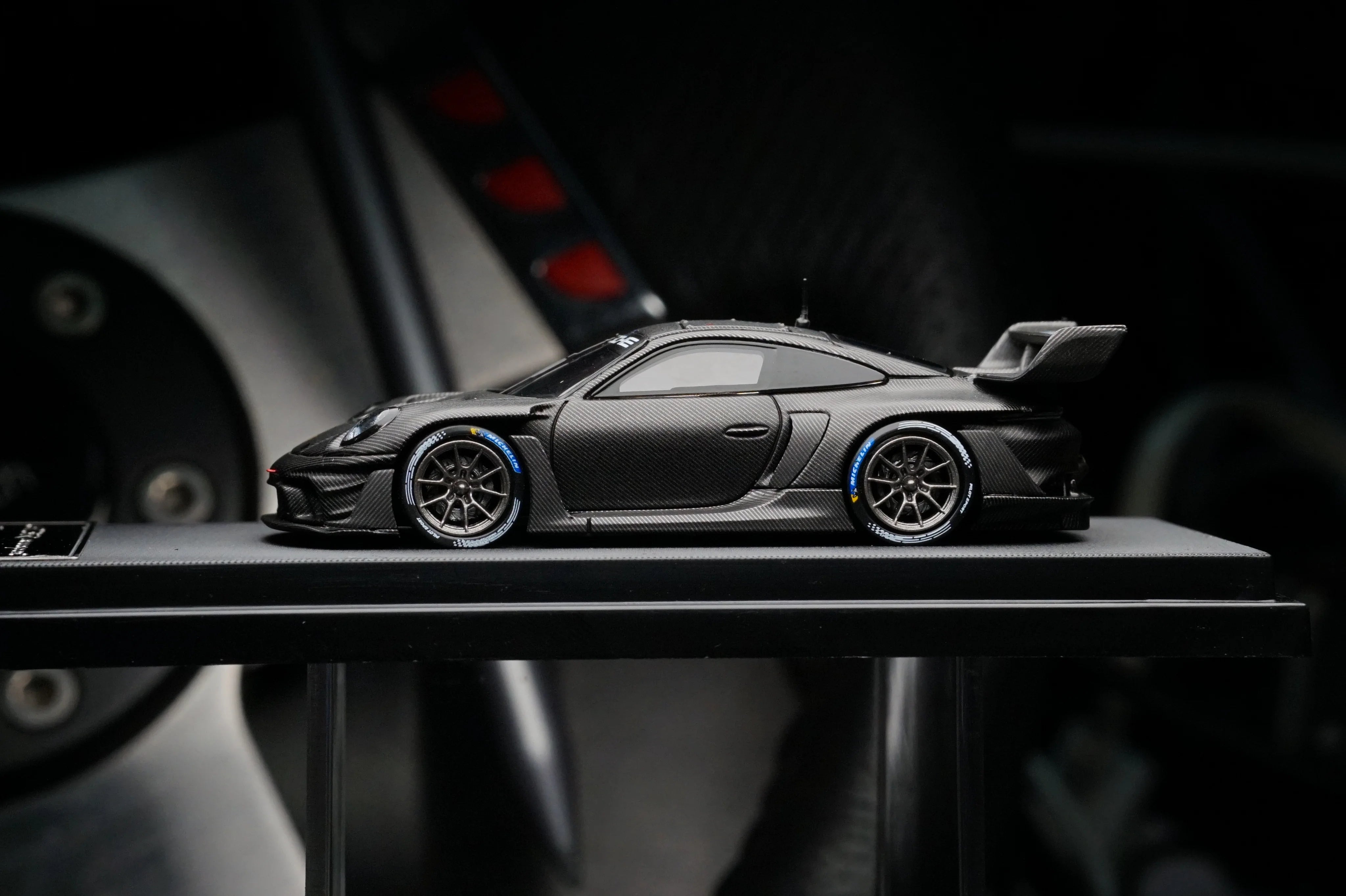 HKM 1:64 保时捷 911 (992) GT3 R Rennsport - 灰色