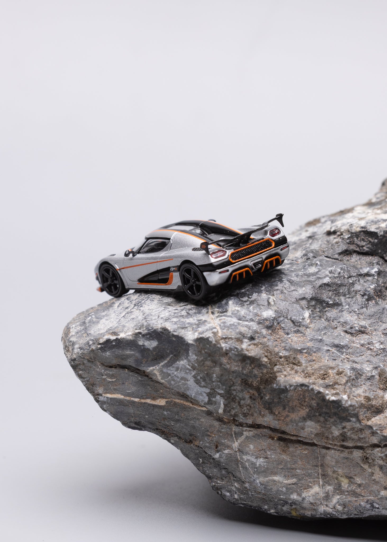 TW 1:64 科尼赛克 Agera Rs 月光银/黑 T64G-TL005-MS