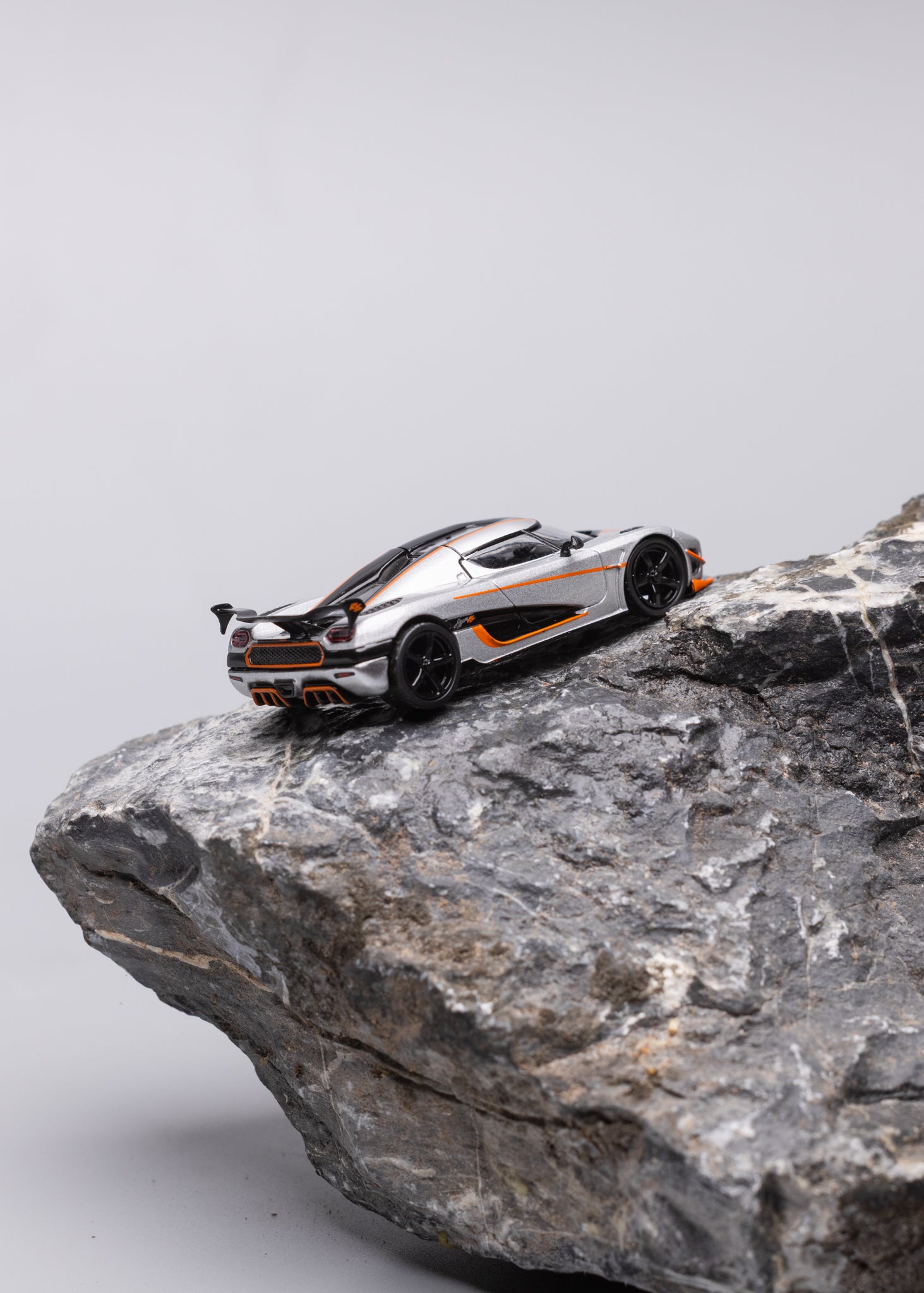 TW 1:64 科尼赛克 Agera Rs 月光银/黑 T64G-TL005-MS