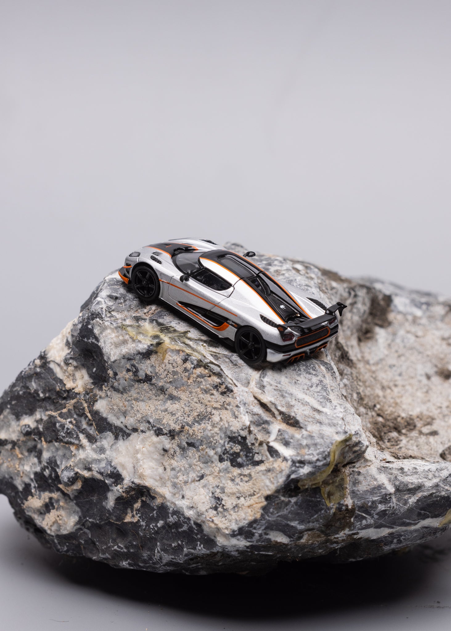 TW 1:64 科尼赛克 Agera Rs 月光银/黑 T64G-TL005-MS