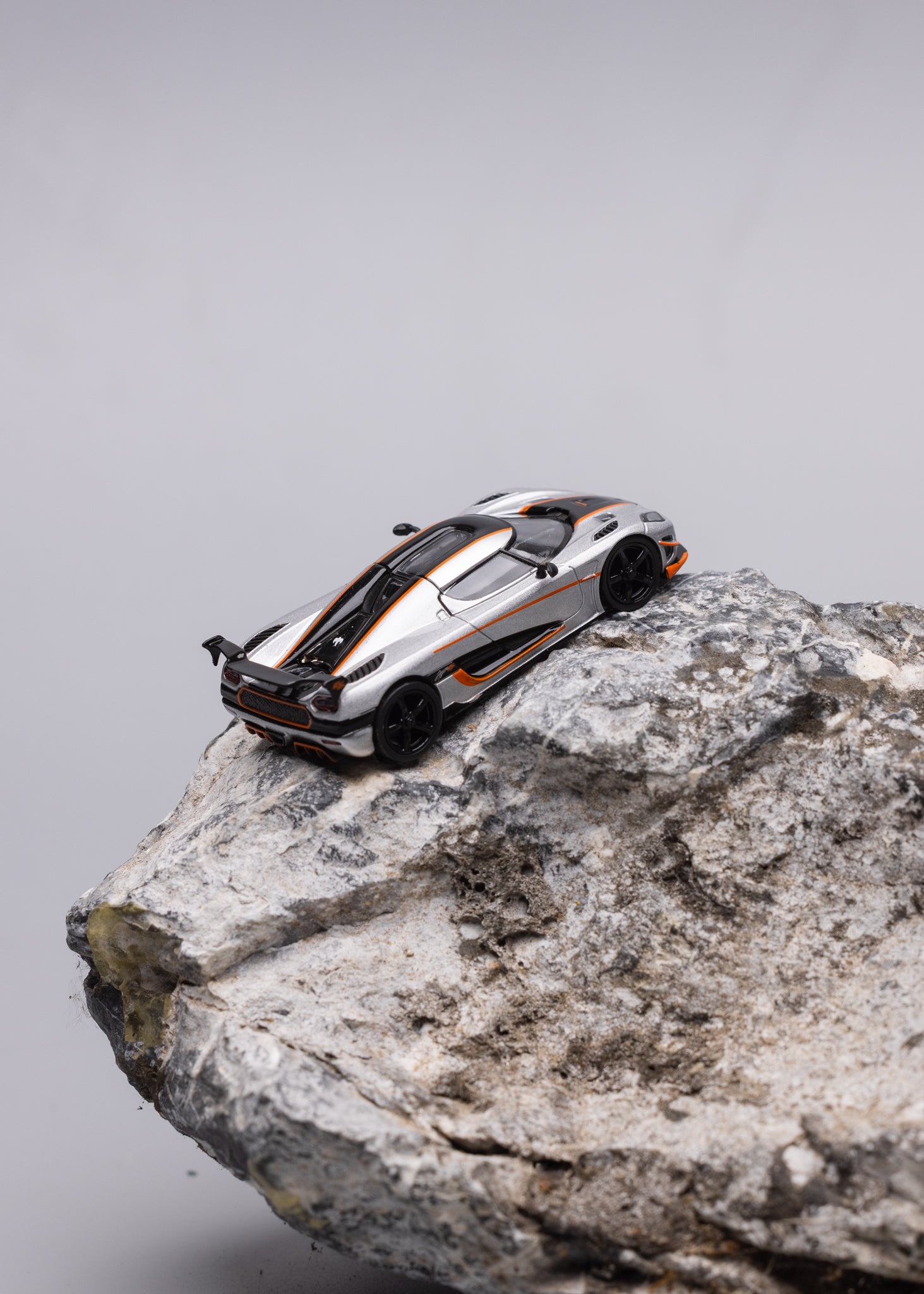 TW 1:64 科尼赛克 Agera Rs 月光银/黑 T64G-TL005-MS
