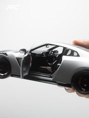 MOTORHELIX 1:18 Nissan GT-R NISMO (R35) Special Edition 2022 NISMO Ultimate Metal Silver