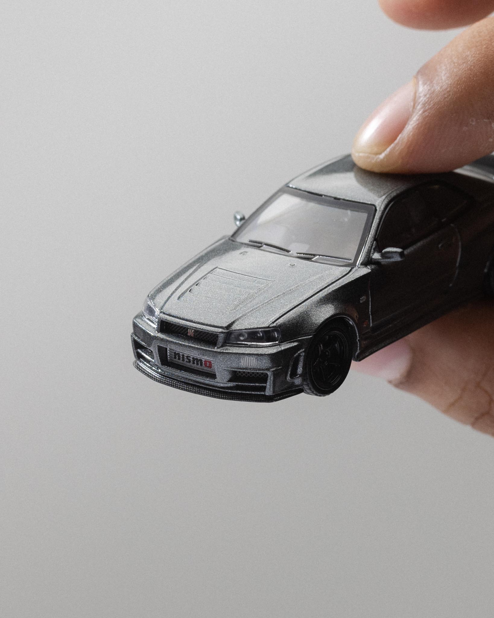 MINIGT - 1/64 Nissan Skyline GT-R Dark Metal Gray (NISMO BNR34 CRS Version)