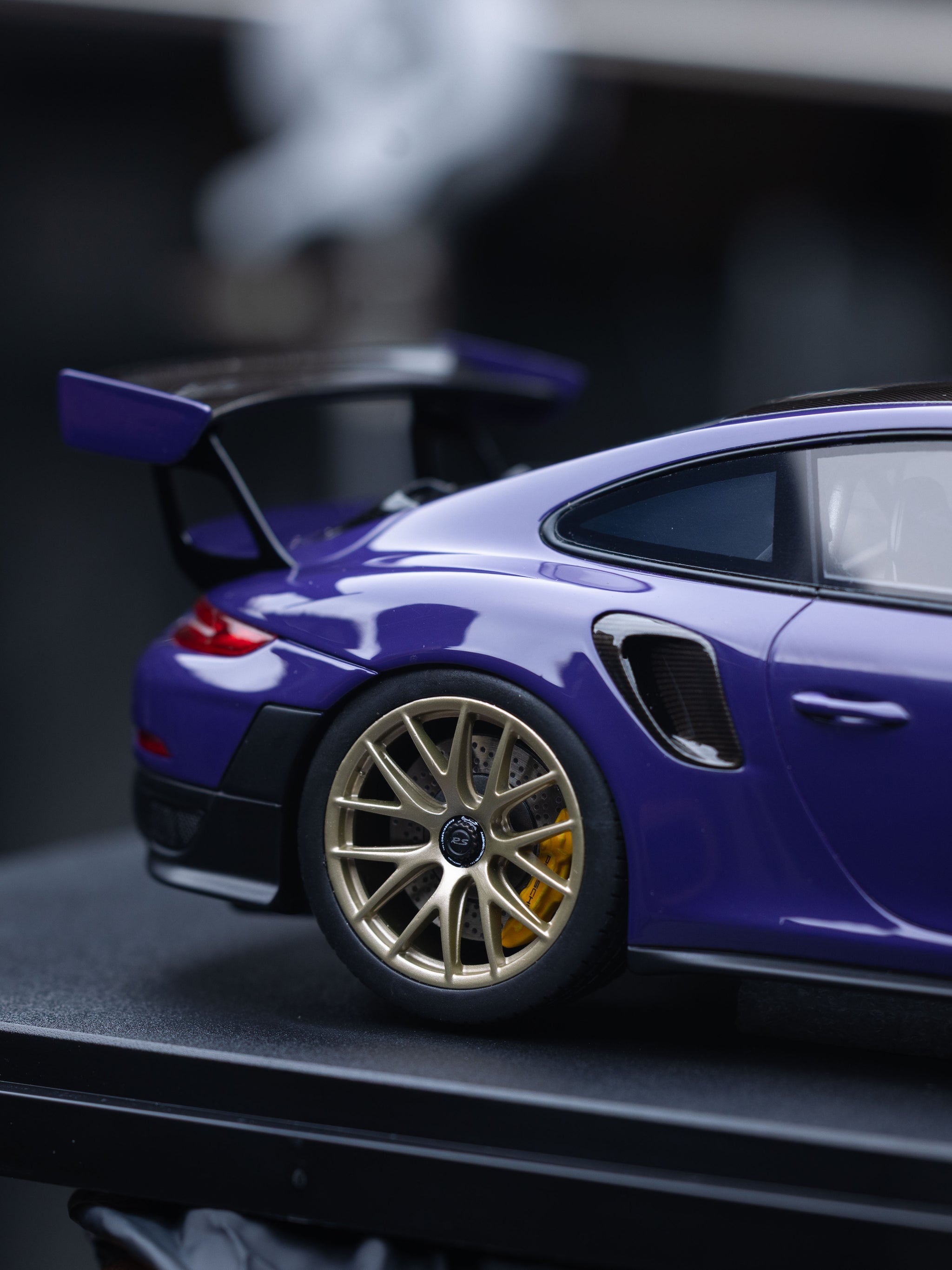 1/18 GT Spirit 2021 保时捷 911 (991.2) GT2 RS (紫外线紫) 车模