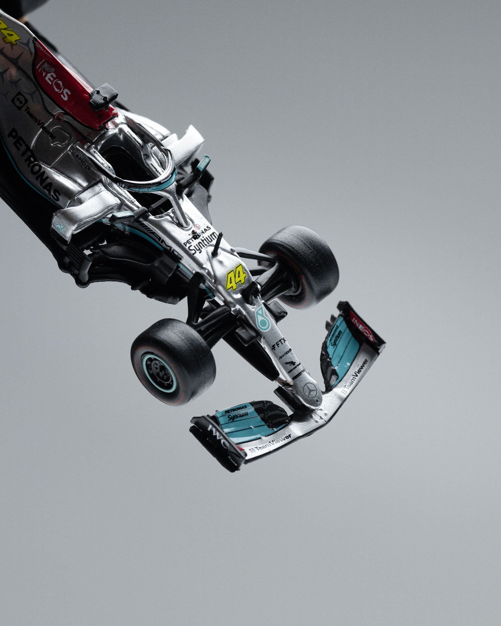 TARMAC WORKS 1:64 MERCEDES-AMG F1 W12 E PERFORMANCE T64G-F037-LV
