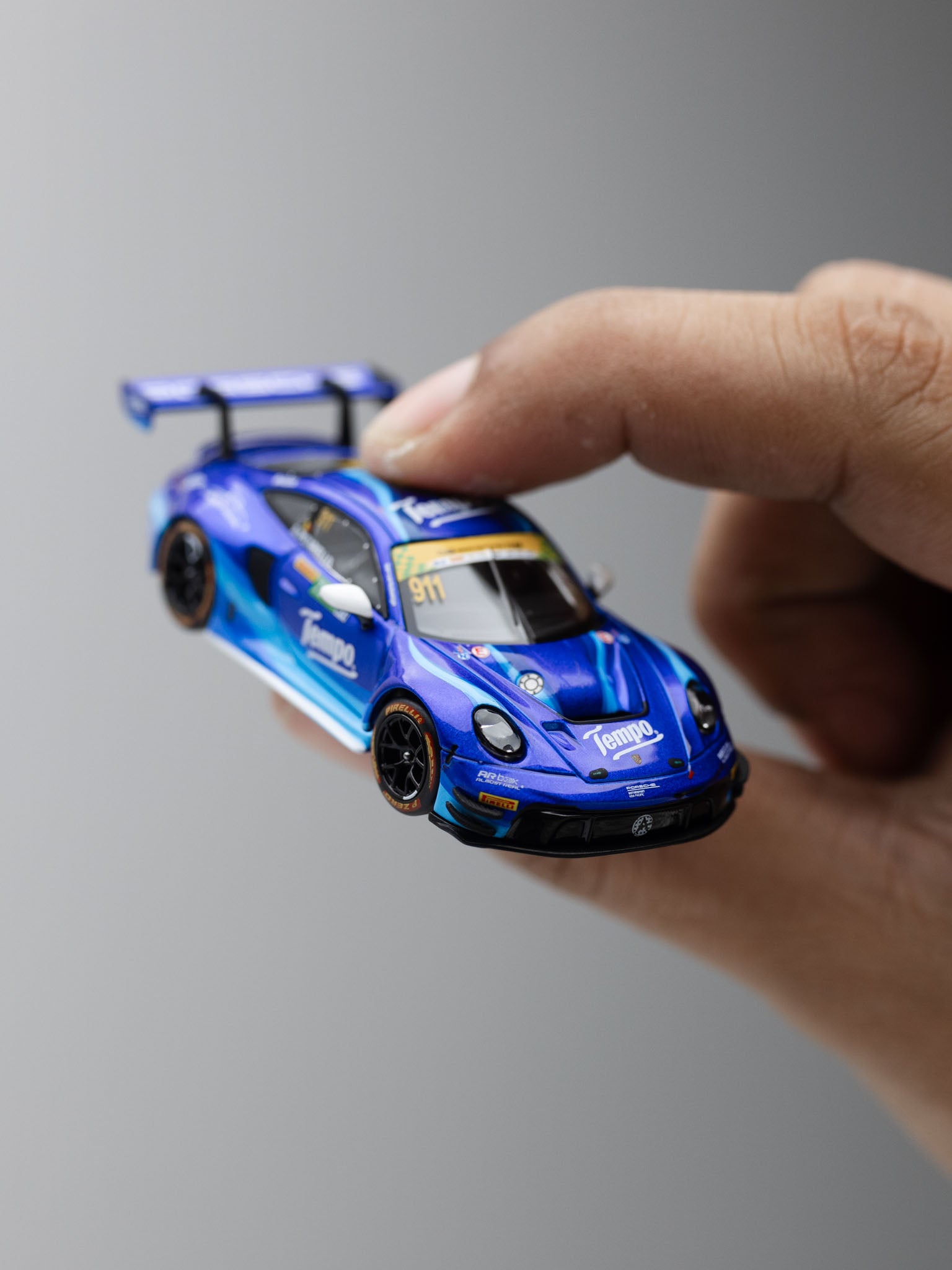 AR 盒装 1:64 保时捷 992 GT3 R