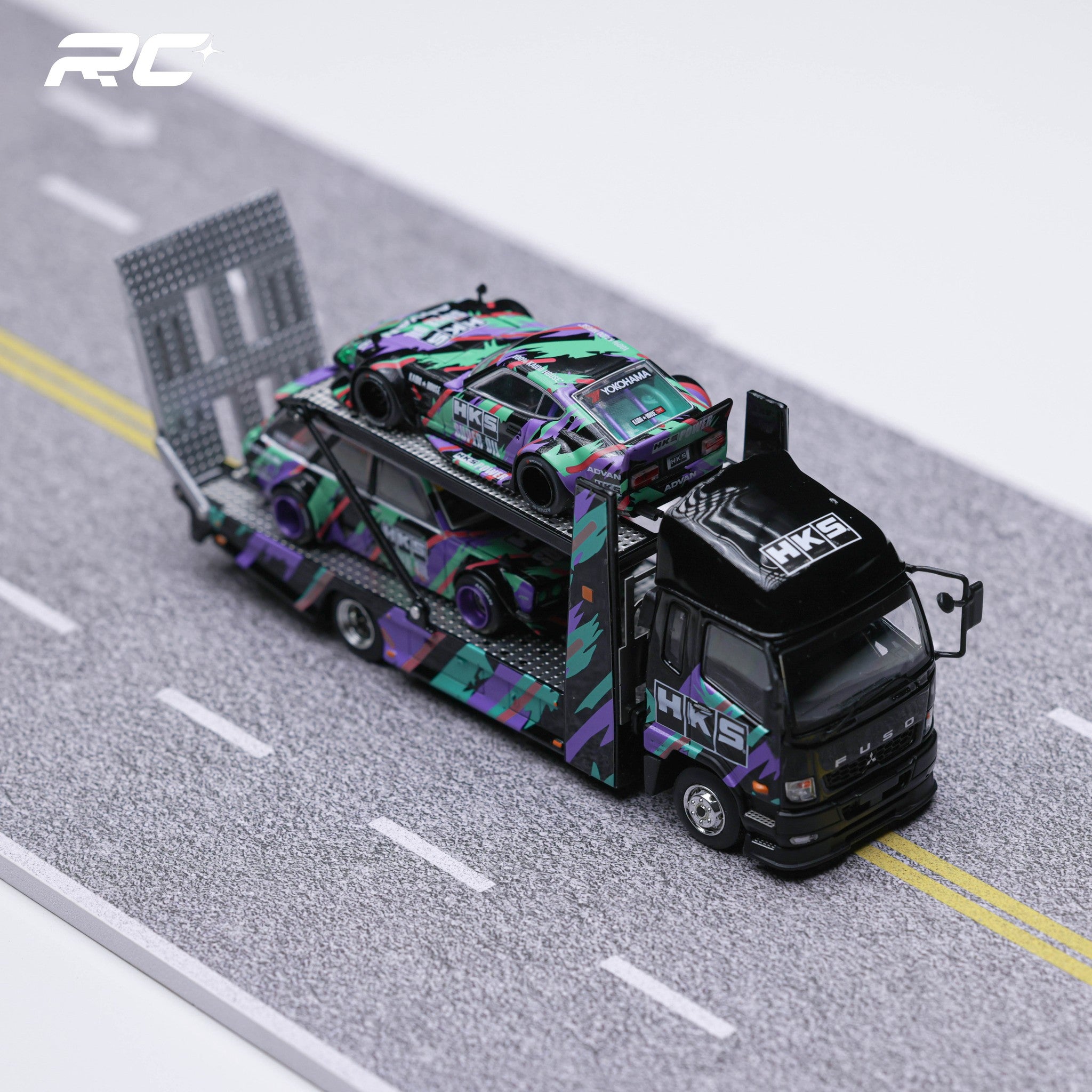 GCD 1:64 HKS Fuso Fighter Mk2 Double Deck Tow Model