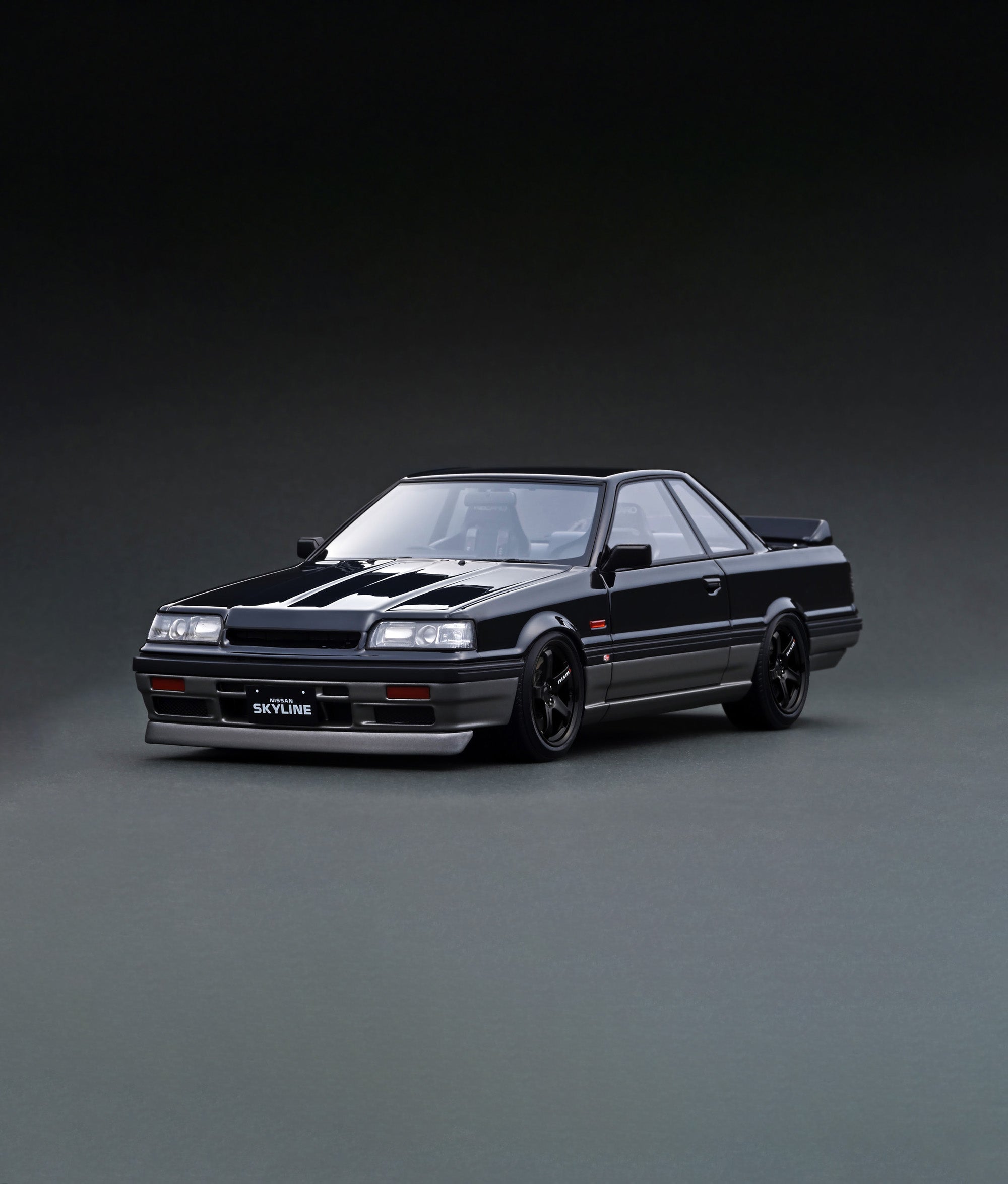 IGNITION MODEL 日产 Skyline GTS-R (R31) 黑/银 IG4010