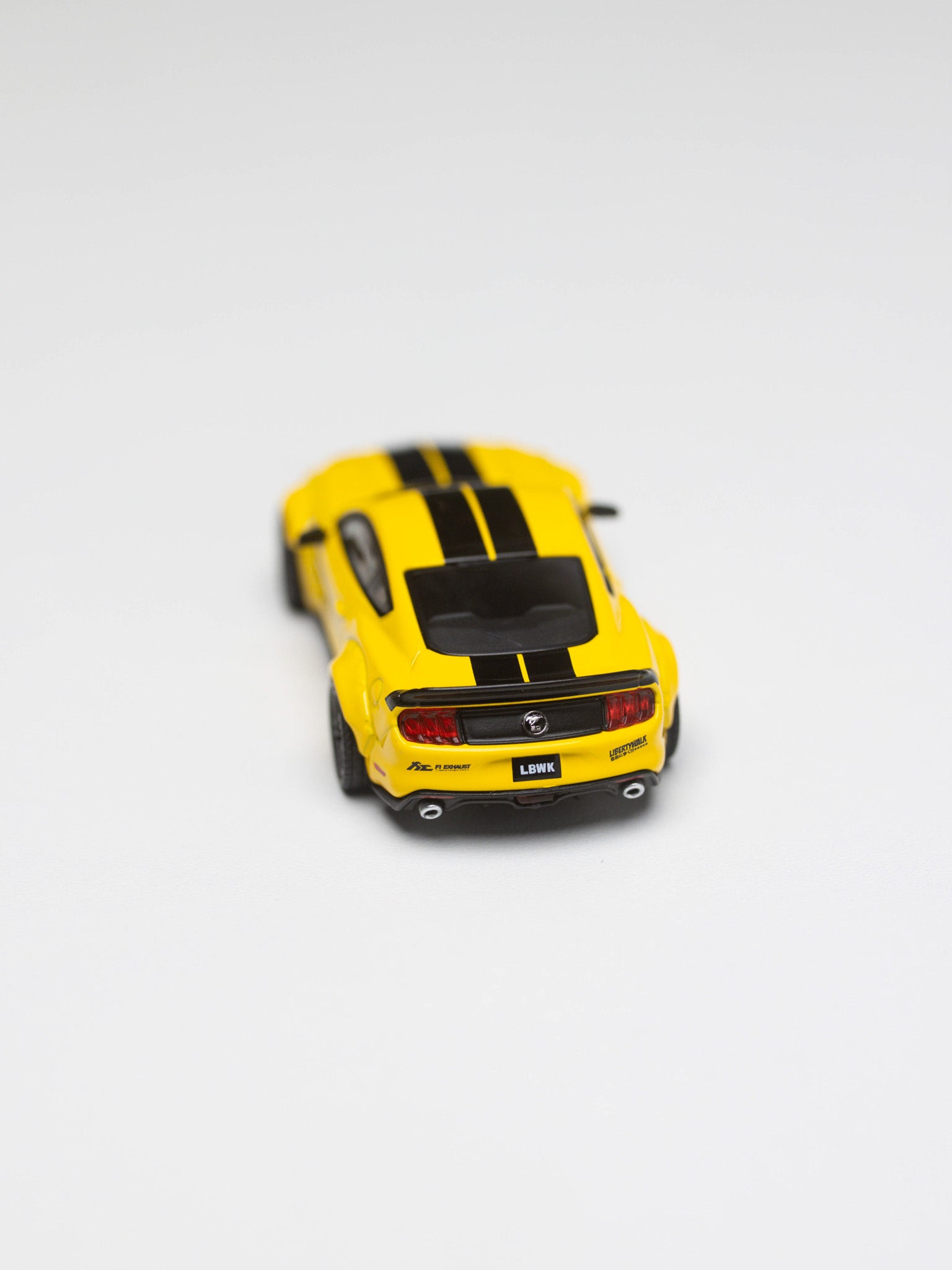 MINI GT 1/64 No.1077 LB-WORKS 福特野马 三重黄