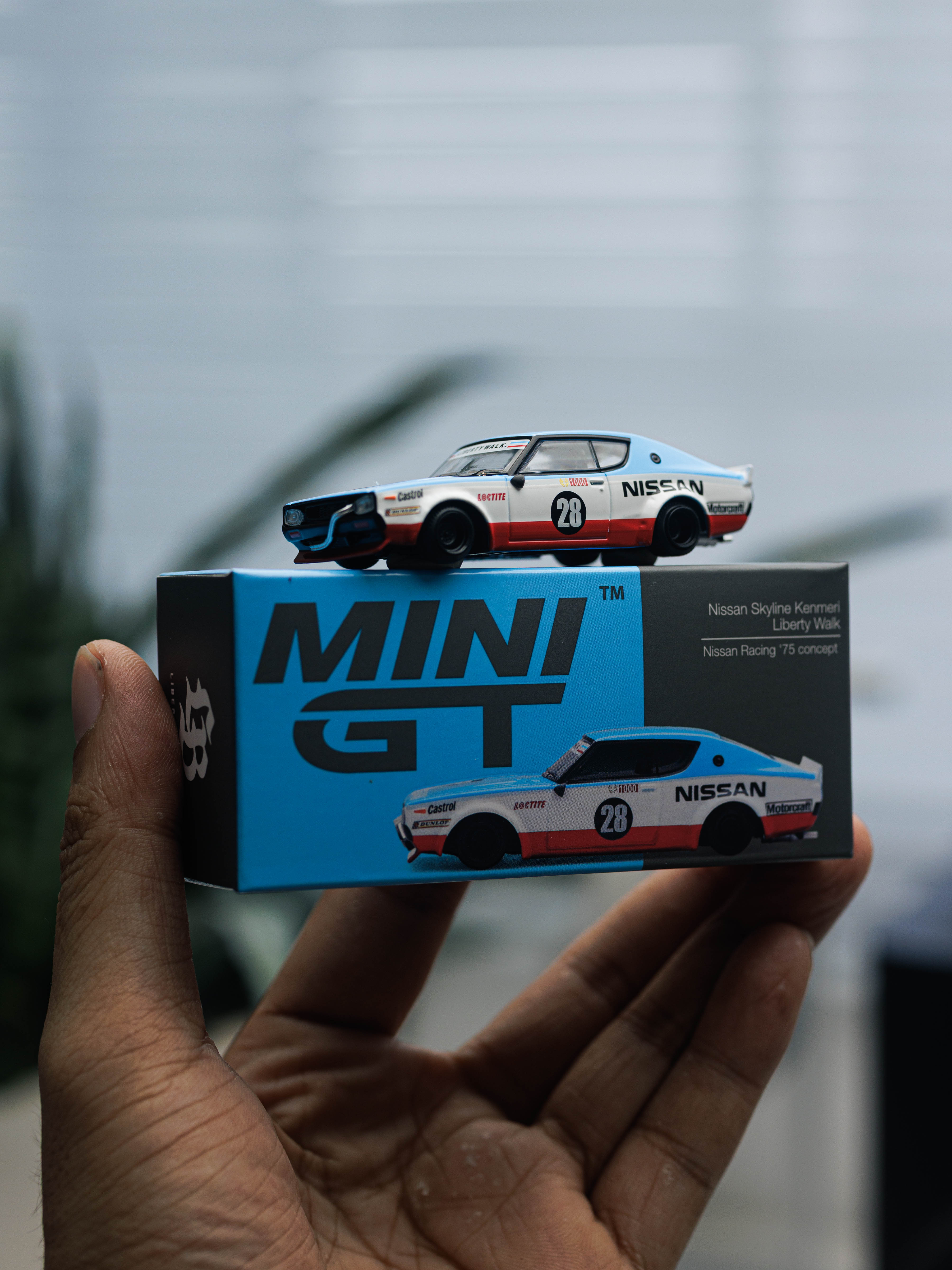 MINIGT 1/64 Nissan Skyline Kenmeri Liberty Walk Nissan Racing '75 concept