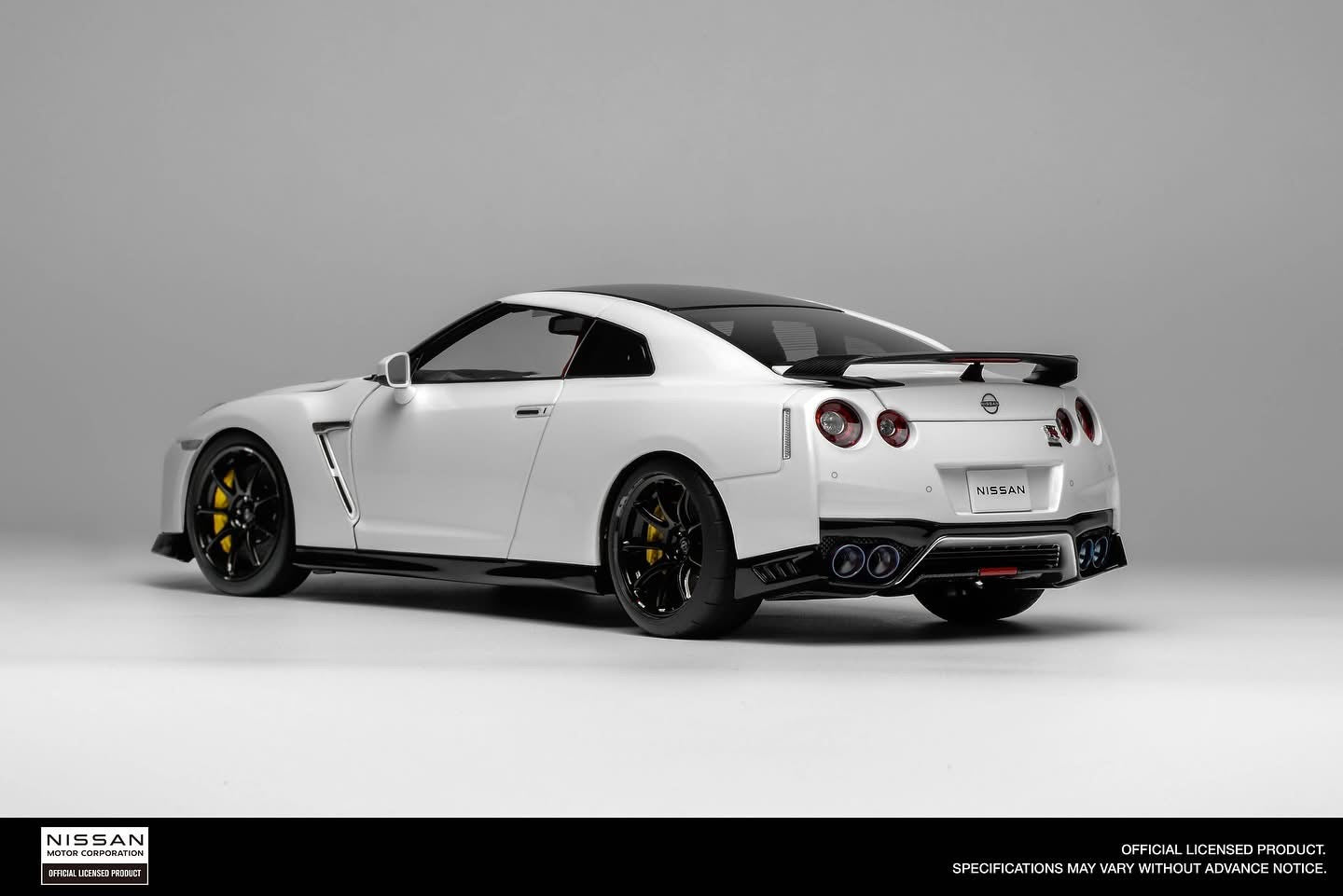 MOTORHELIX -Nissan GT-R (R35) Track Edition Engineered by NISMO T-Spec 2022 Brilliant White Pearl