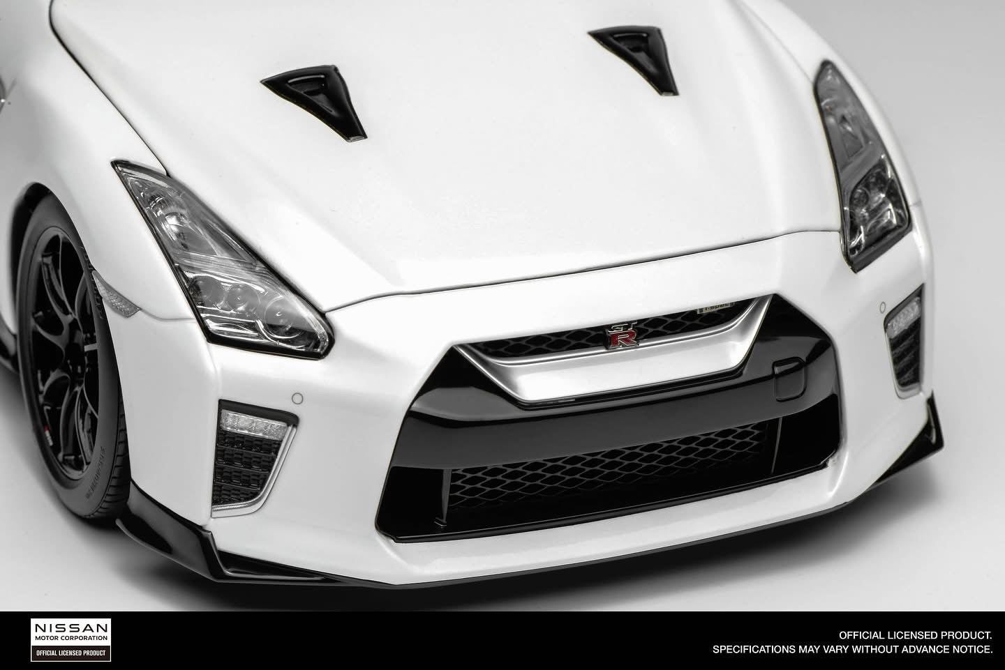 MOTORHELIX -Nissan GT-R (R35) Track Edition Engineered by NISMO T-Spec 2022 Brilliant White Pearl