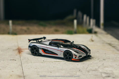 TW 1:64 科尼赛克 Agera Rs 月光银/黑 T64G-TL005-MS