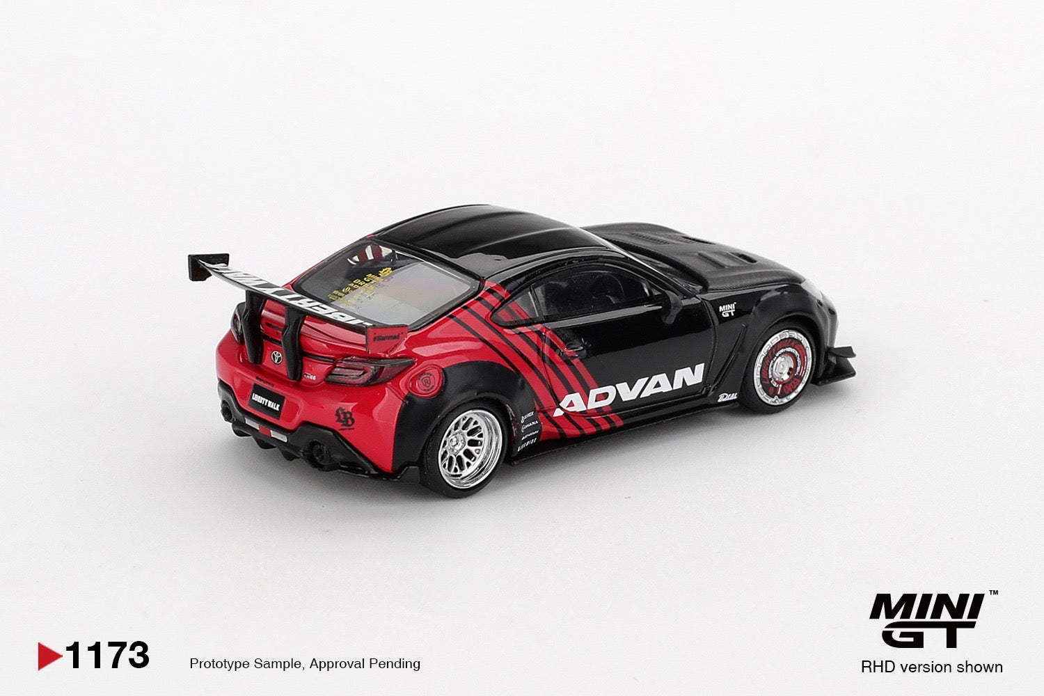 MINIGT - 1/64 丰田 GR86 LB★Nation Advan