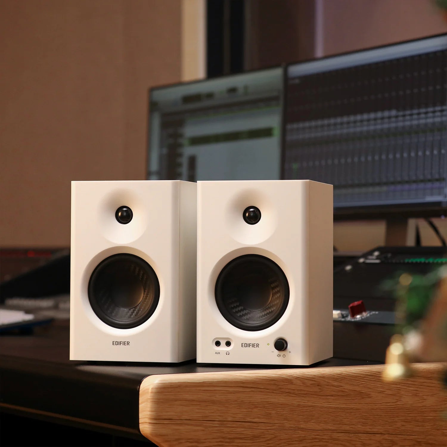 edifier-mr4-white-5_3b9e82f1-0c40-4fca-ab4e-cff1420203c6_jpg.webp