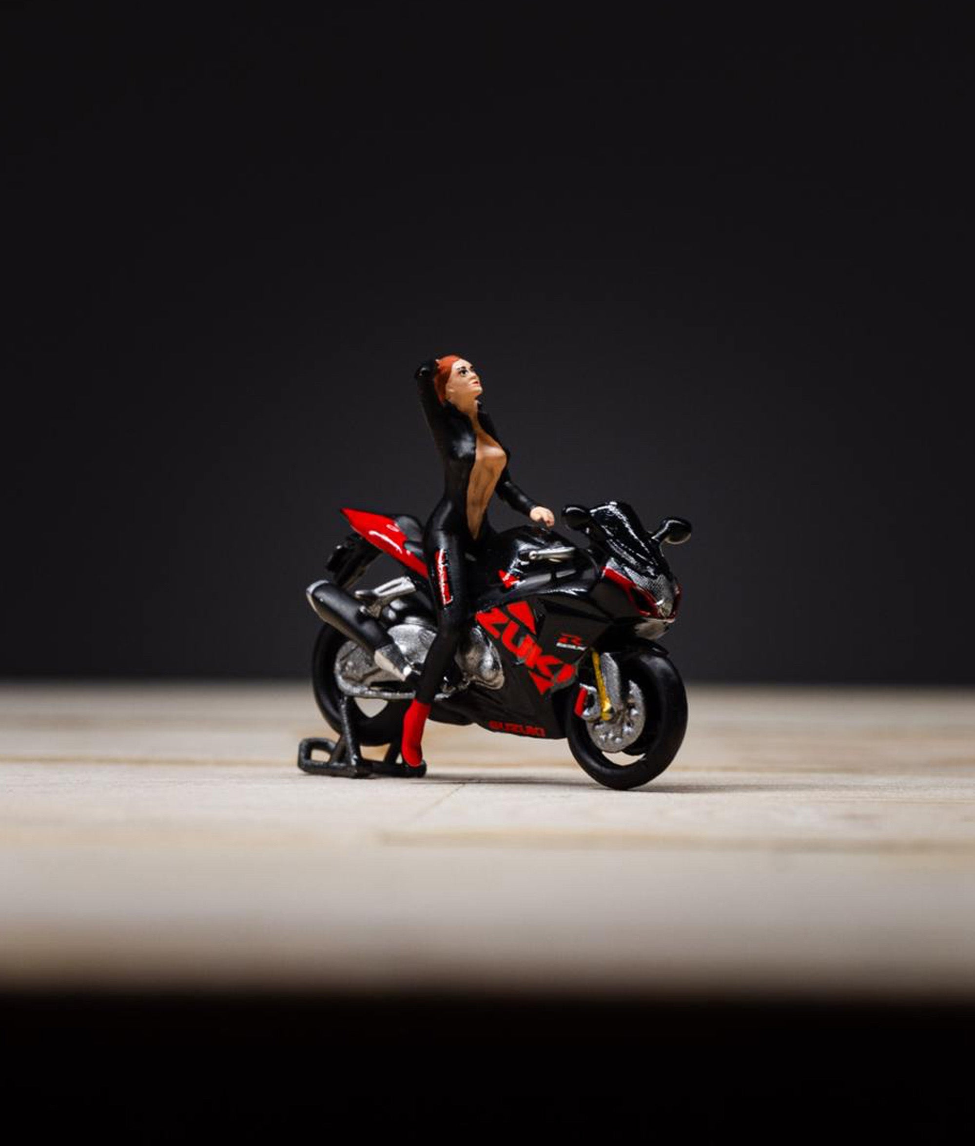 SUZUKI BLACK AND RED MOTORCYCLE DOLL SET RESIN MODEL